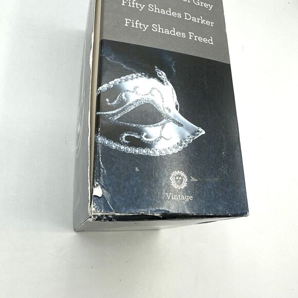 Fifty Shades Trilogy Set in Slipcover Fifty Shades of Grey,Fifty Shades Darker.. - Picture 6 of 7